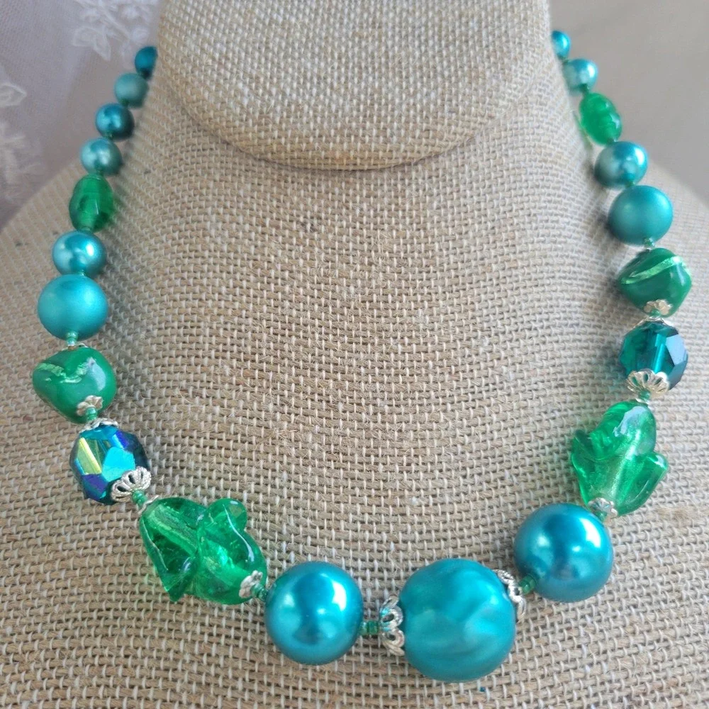 Vintage‎ Japan Beaded Necklace Women  Emerald Green Art Glass Composition MCM